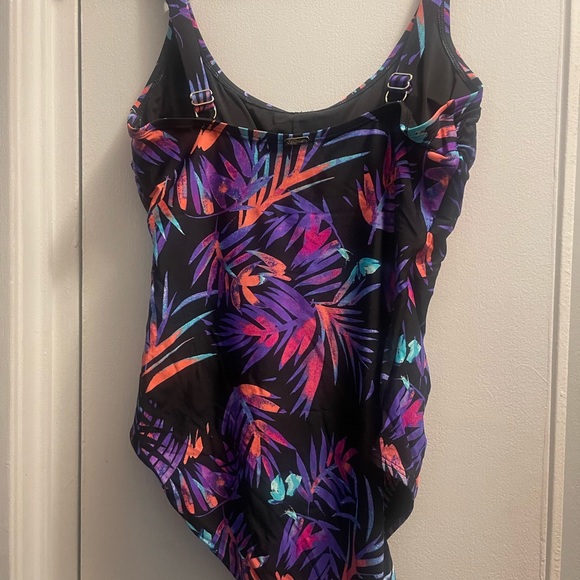 Calvin Klein womens onepiece swimsuit - Picture 3 of 4